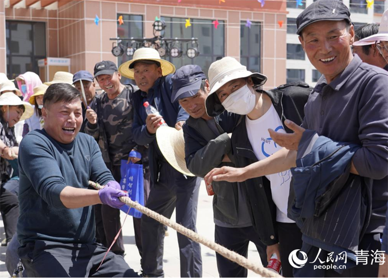 拔河比赛正在进行。人民网记者 张莉萍摄