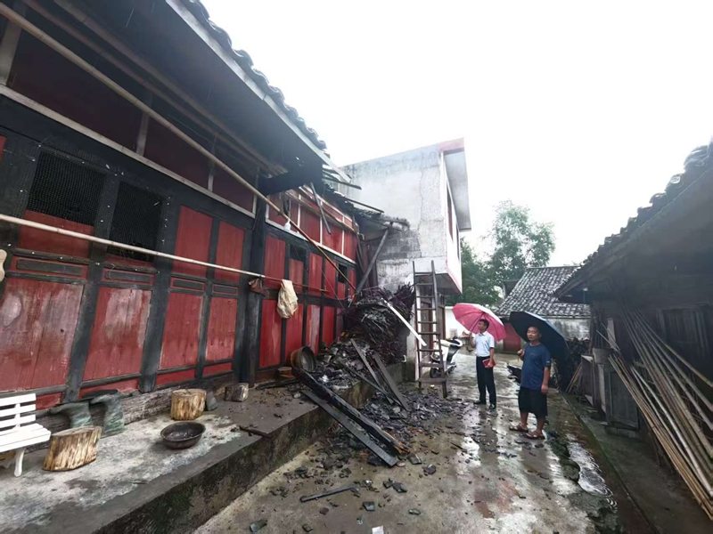 以脚步丈量民情 用实干践行初心。