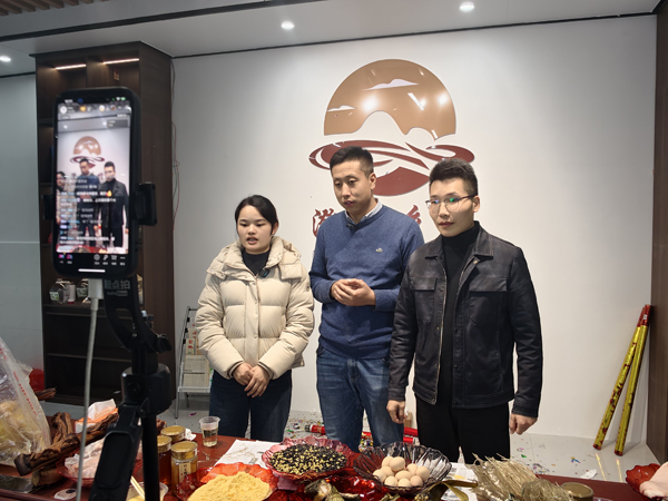 直播间带货现场。贾琪钰摄